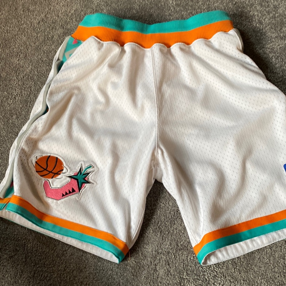 Mitchell & Ness shorts